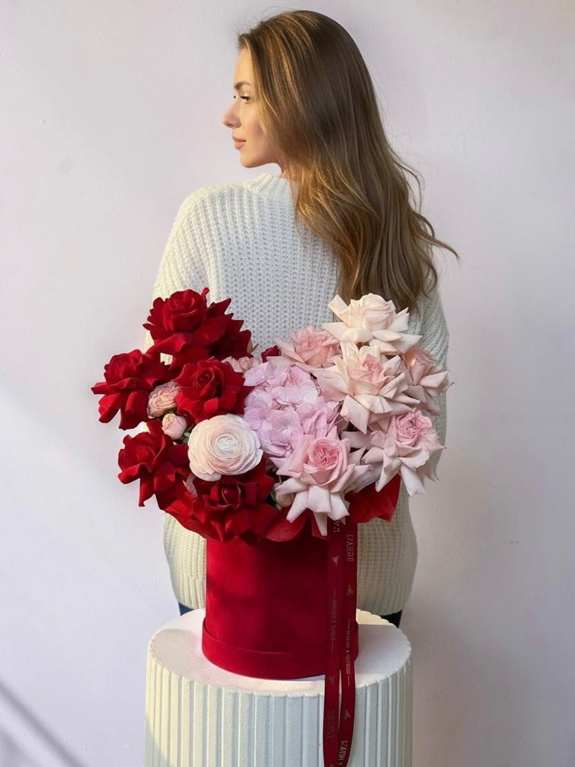 FLOWERS BOX “LUEUR” WITH ROSES AND HYDRANGEAS V116