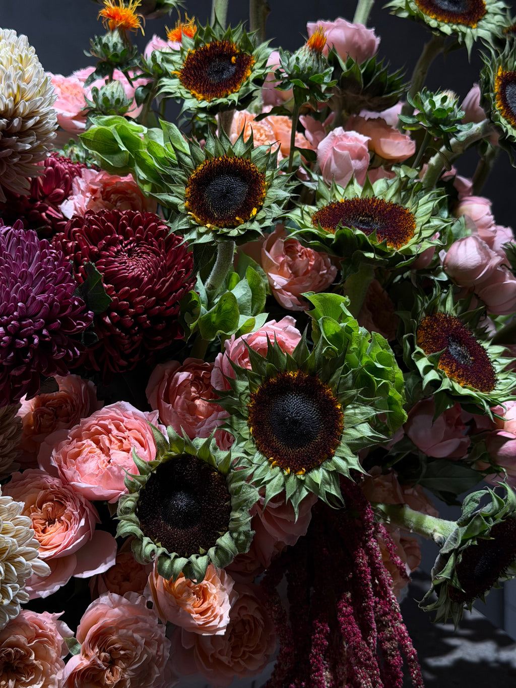 FLOWERS BASKET WITH SUNFLOWER CHRYSANTHEMUM “AMBER DREAM”