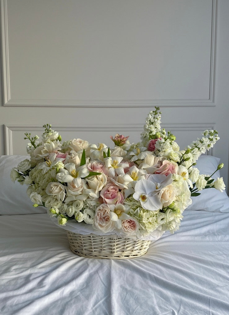 FLOWERS BASKET WITH ROSES AND ORCHIDS “BASKET EMERALD LUXE”