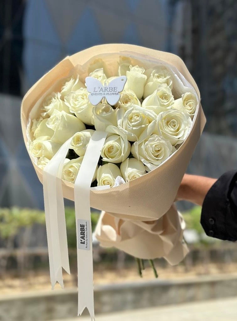 25 white roses in cream wrapping (colour can be changed)