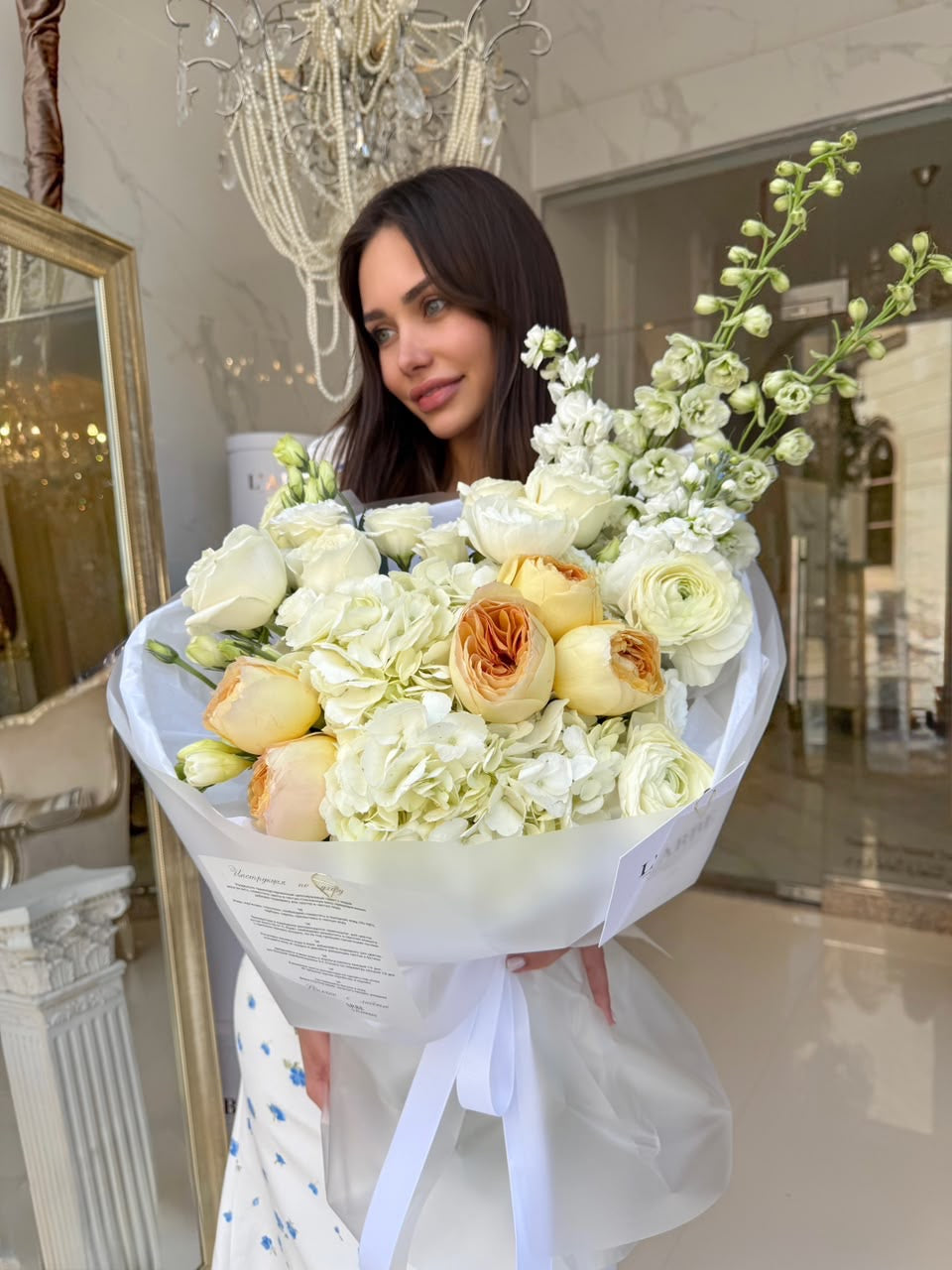 FLOWERS ARRANGEMENT WITH DELPHINIUM AND DAVID AUSTIN ROSES AND RANUNCULUS “SANTORI”