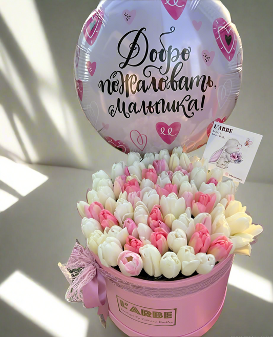 Tulips in a box🌷light pink and white 70/75 tulip (without balloons)