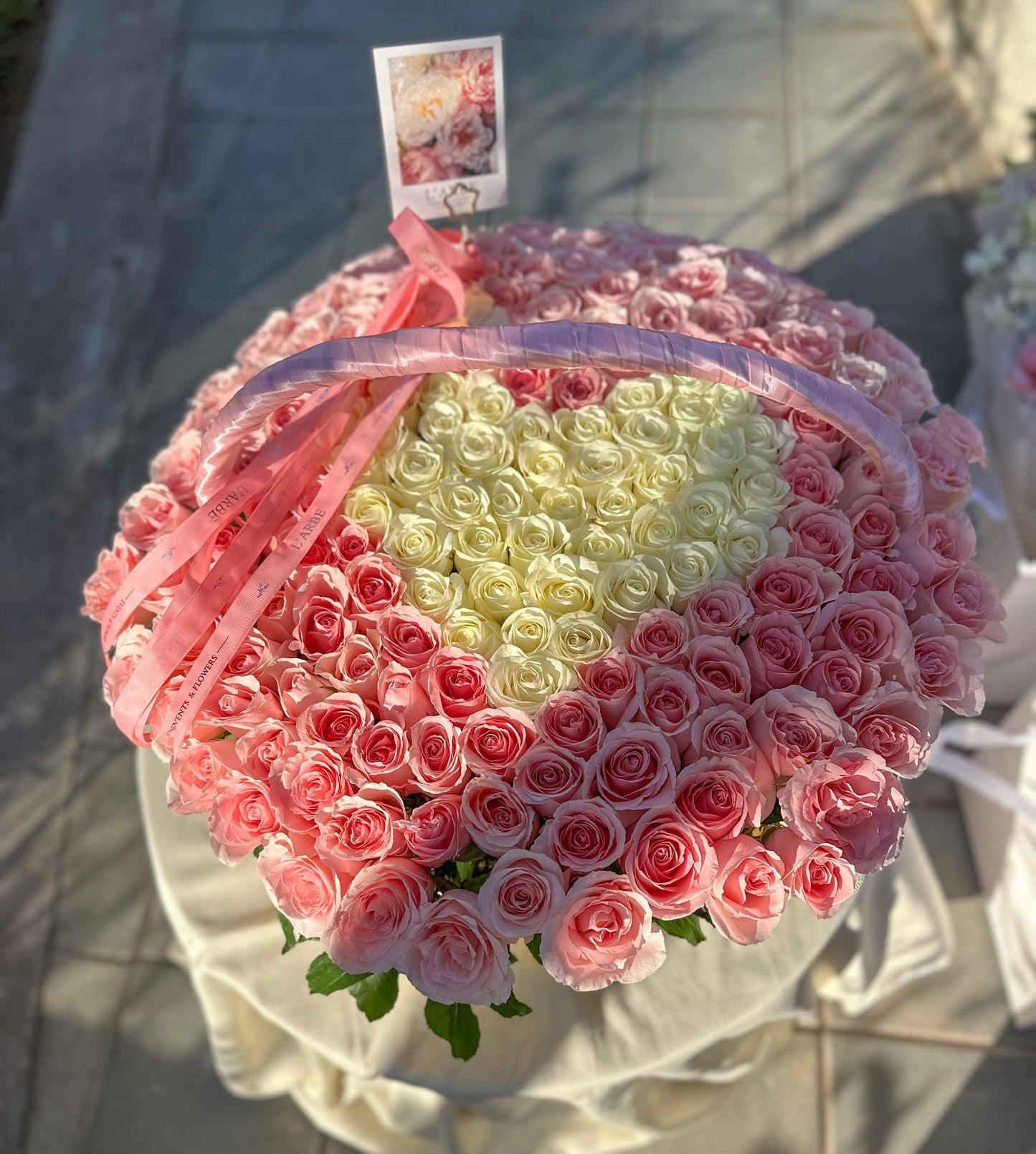 Mix flowers basket “heart white” 187 roses