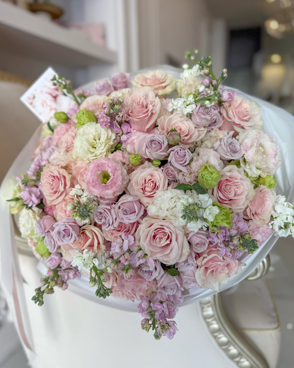 LILAC AND PINK FLOWERS ARRANGEMENT WITH ROSES, MATTHIOLA AND EUSTOMA “DIVINA” 0113