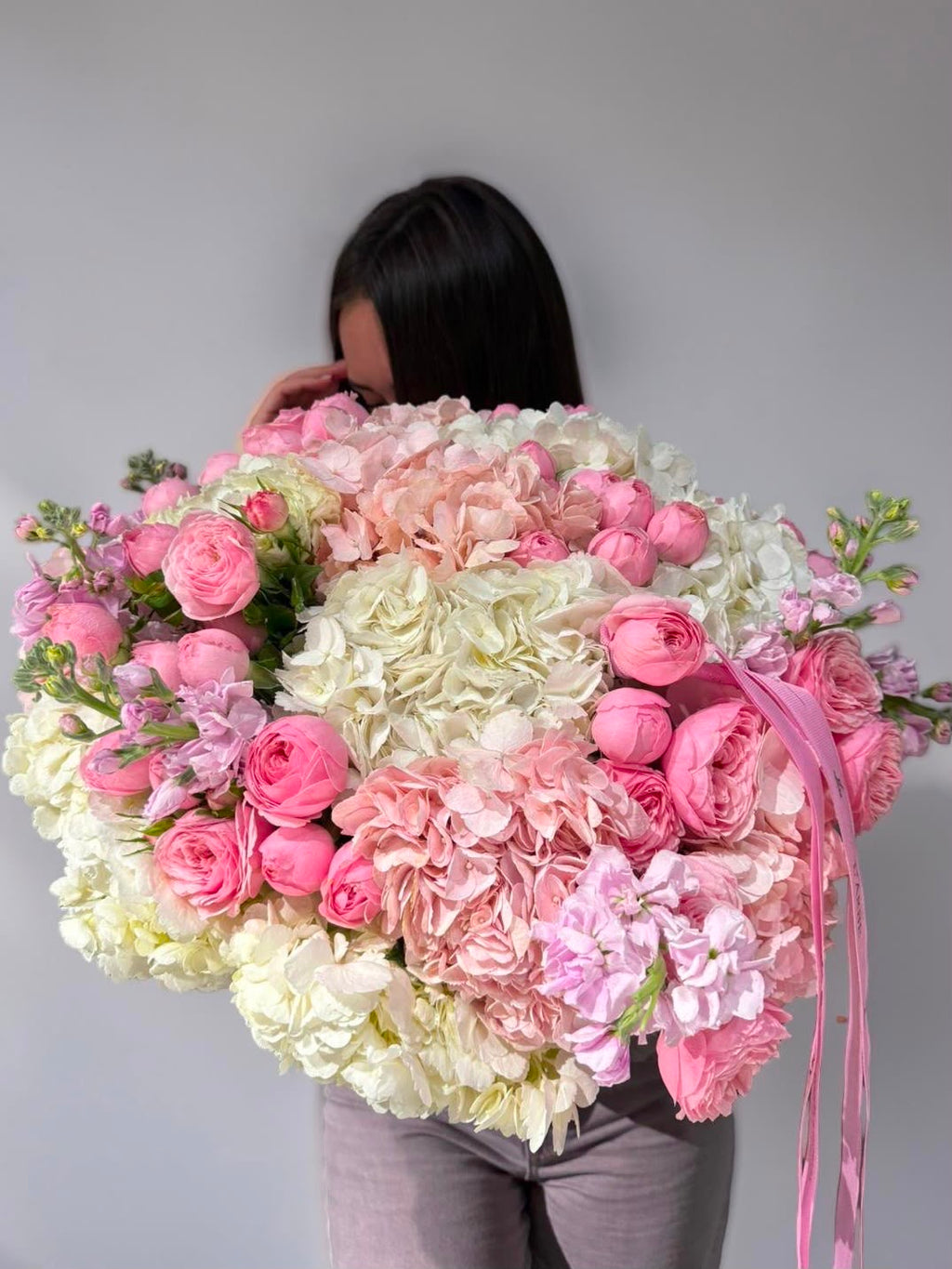 PINK AND WHITE FLOWER ARRANGEMENT WITH HYDRANGEA, SPRAY PEONY ROSES “MARI” 01050