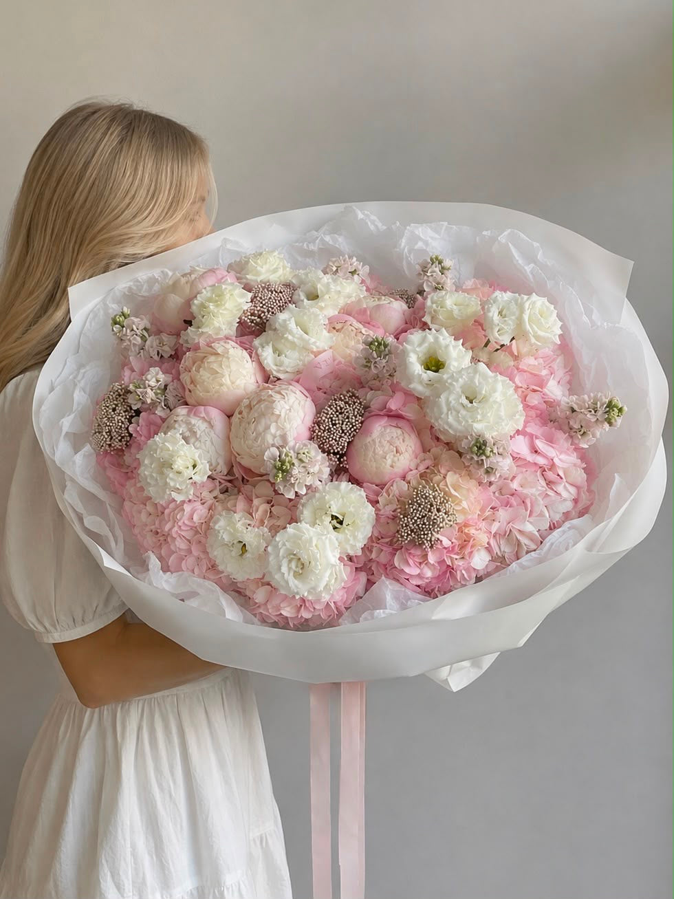 FLOWERS BOUQUET WITH HYDRANGEAS AND MATTHIOLA “SULTANA”
