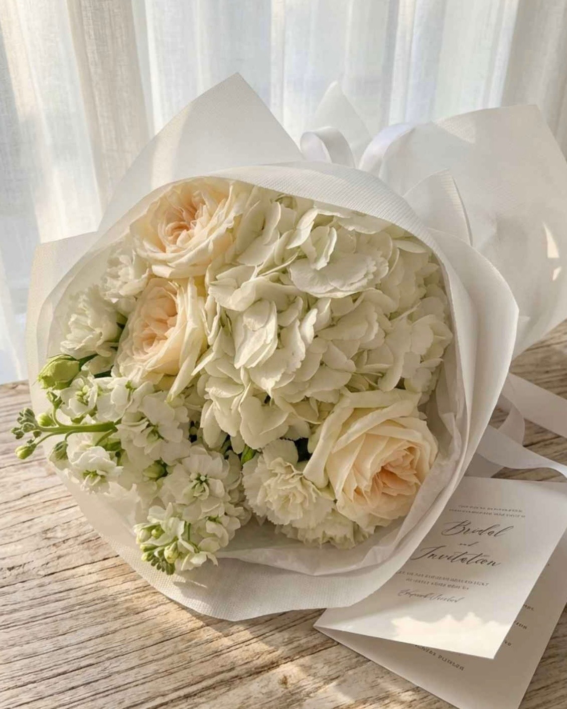 WHITE FLOWERS BOUQUET WITH HYDRANGEA, ROSES AND MATTHIOLA “CELESTE” 0109