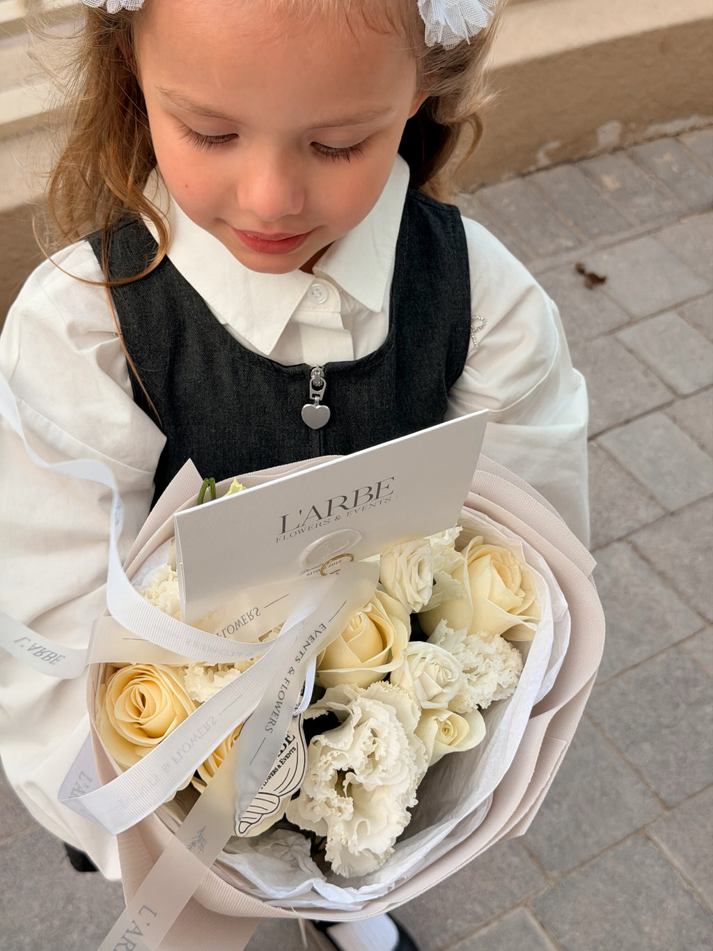 WHITE FLOWERS BOUQUET WITH ROSES