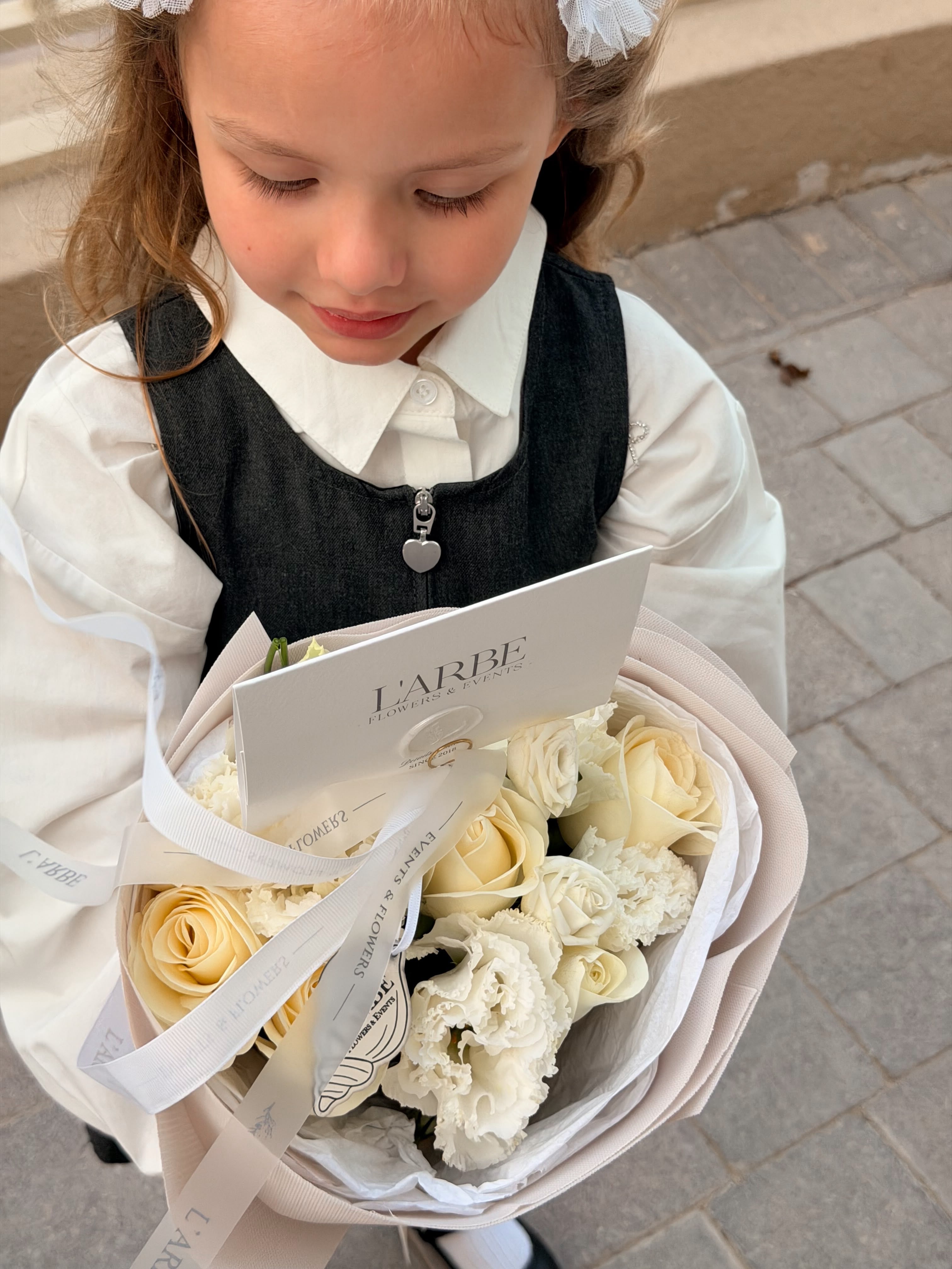 WHITE FLOWERS BOUQUET WITH ROSES
