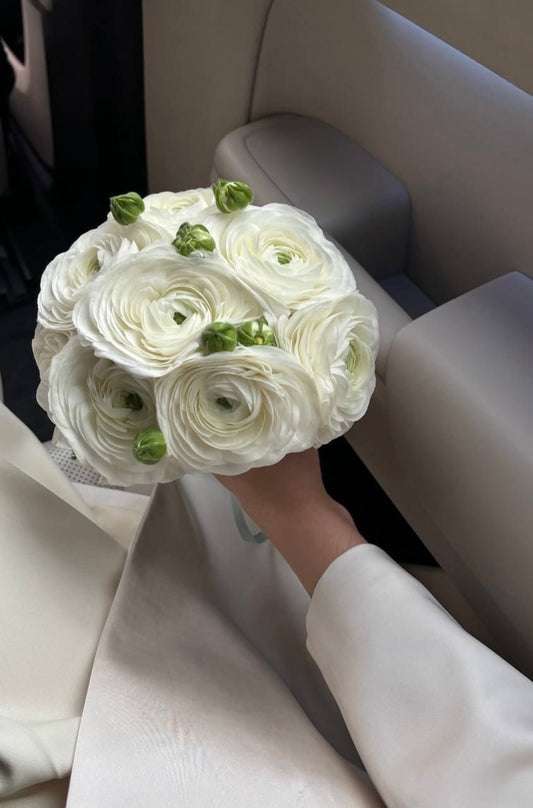 BRIDAL FLOWERS BOUQUET WITH 13 WHITE RANUNCULUS