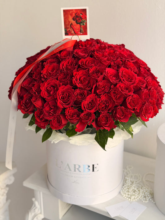 RED ROSES IN WHITE BOX 151 PCS V106