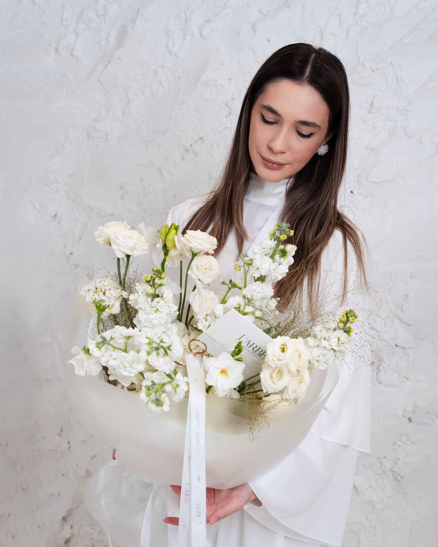 FLOWERS BOUQUET IN WHITE WRAPPING WITH EUSTOMA AND HYDRANGEAS “NATI” 0104