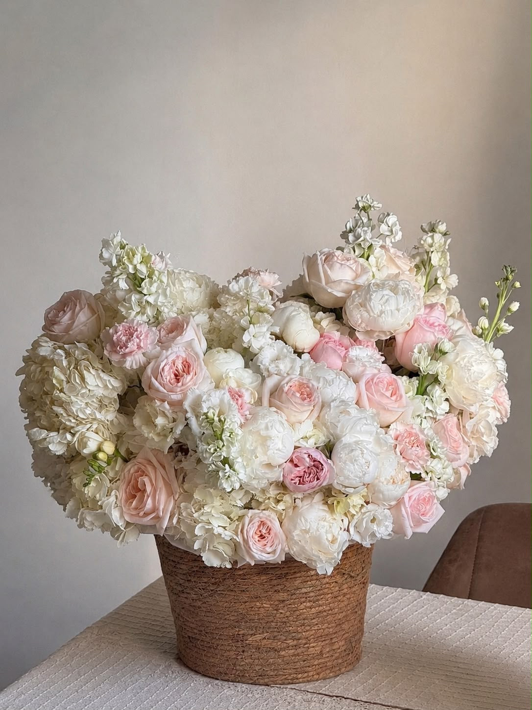FLOWERS BASKET WITH HYDRANGEAS AND ROSES “SINECURE”