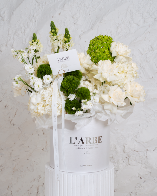 FLOWERS WHITE BOX WITH HYDRANGEA AND MATTHIOLA “GREEN BRI BOX” 0103