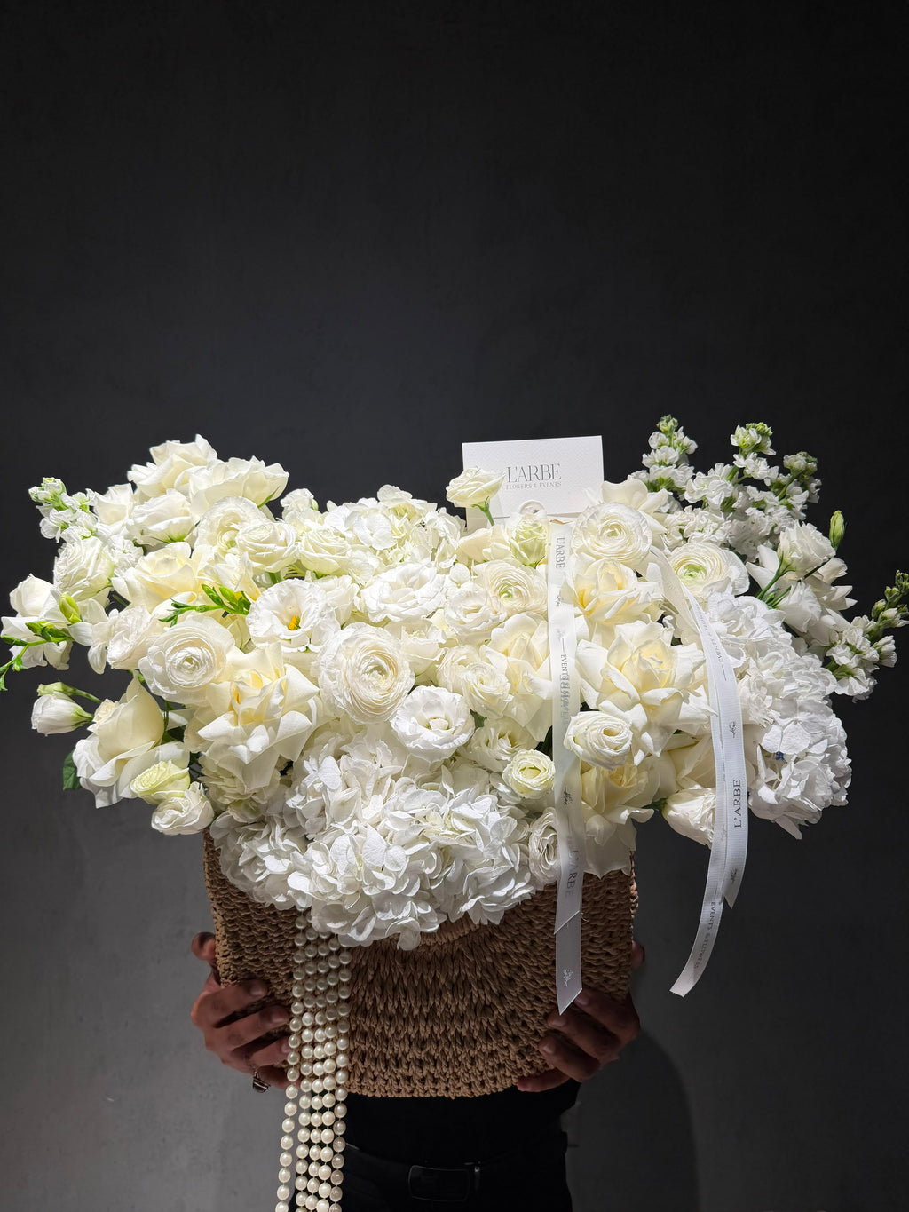 FLOWERS PEARL BASKET WHITE “REUVEL”