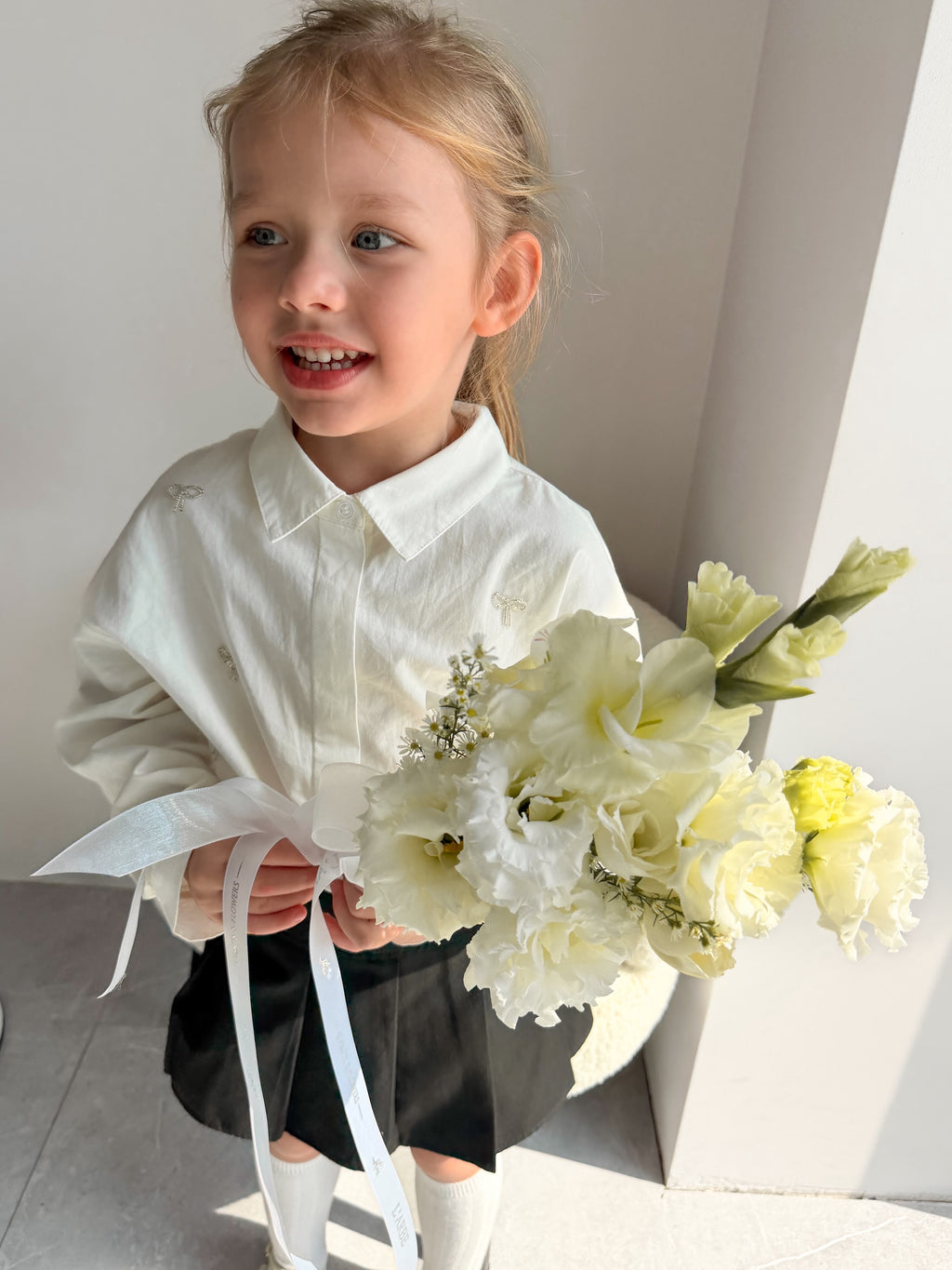 WHITE FLOWERS MINI BOUQUET