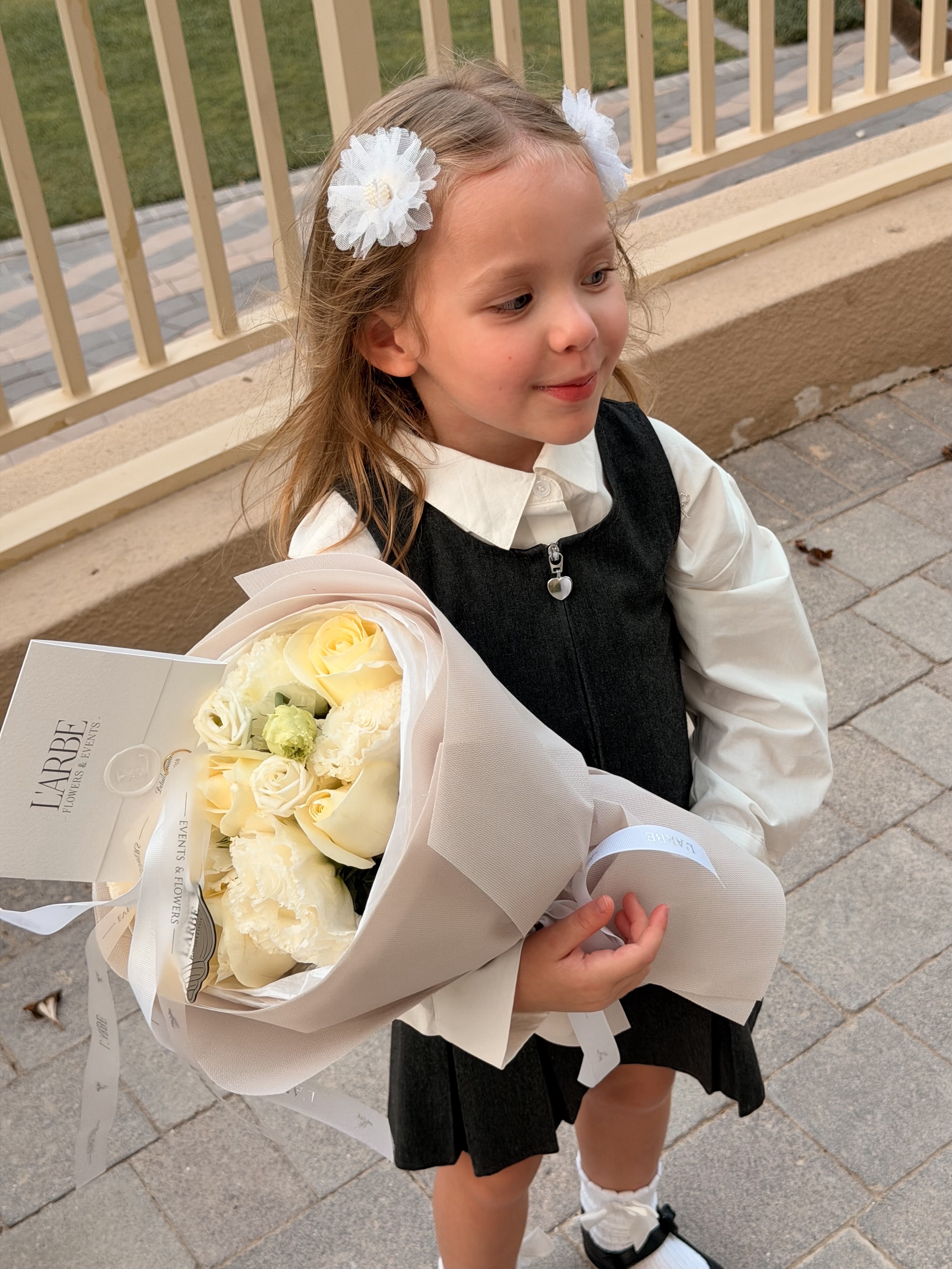 WHITE FLOWERS BOUQUET WITH ROSES