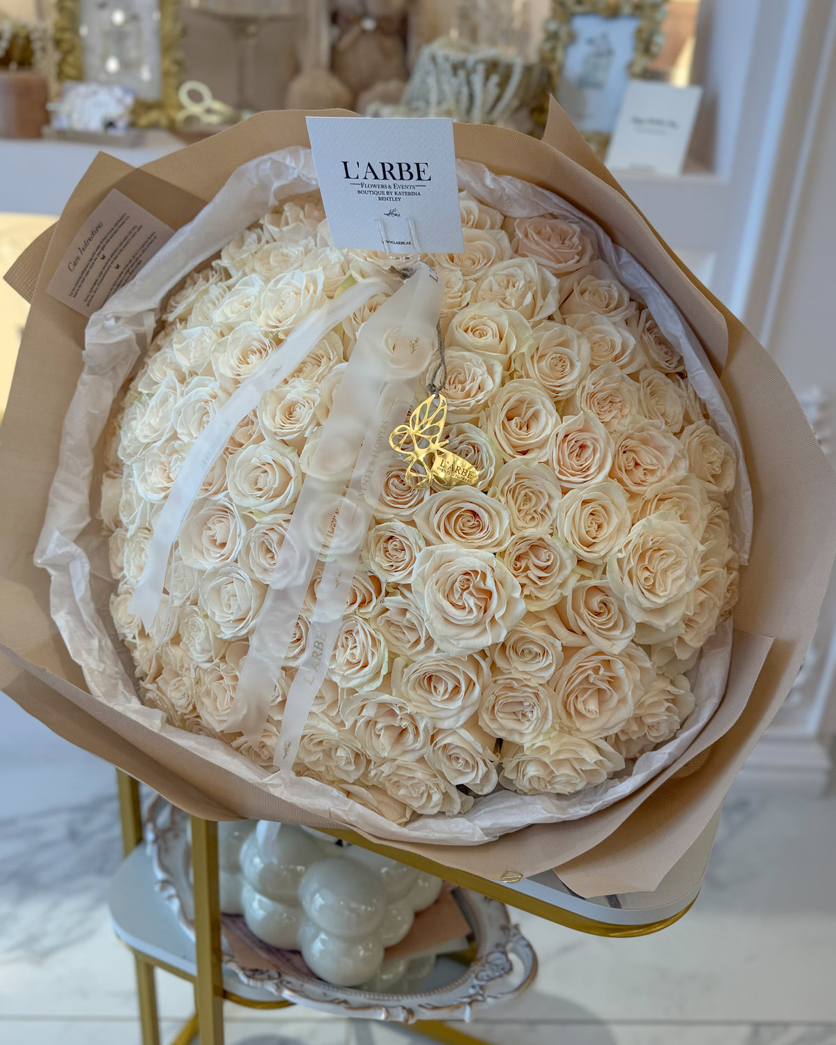 FLOWERS BOUQUET “101 CREAM ROSES VENDELLA ECUADOR”