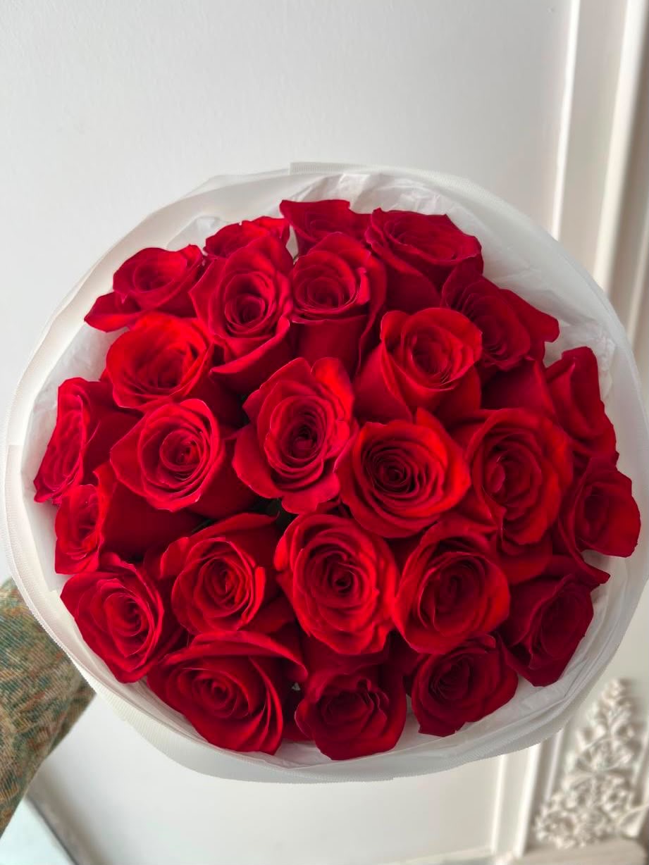 FLOWERS BOUQUET WITH 27 RED ROSES