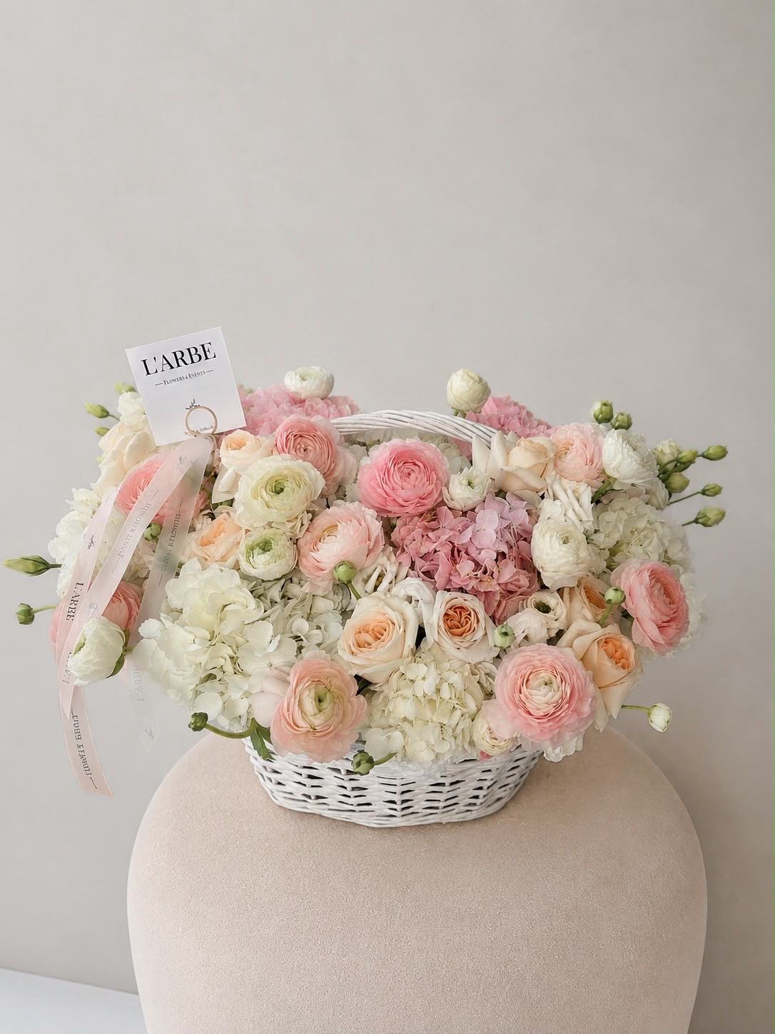 FLOWERS BASKET WITH FLOWERS MIX “AUREATE”