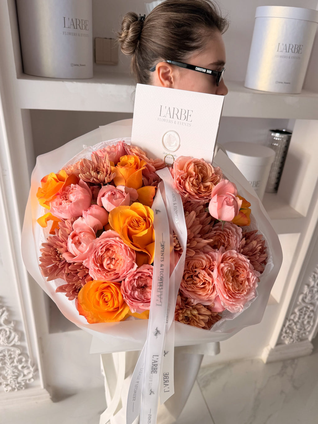 ORANGE PEACH BOUQUET WITH BOMBASTIC ROSES, FRENCH ROSES AND CHRYSANTHEMUMS
“Love letter”