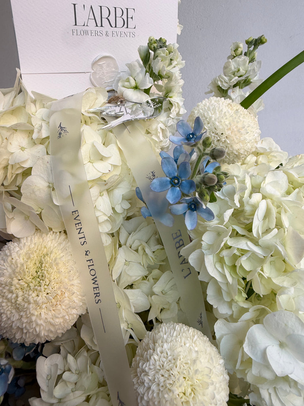 FLOWERS BASKET WITH DELPHINIUM MATHIOLA “BLUSH SEASON”