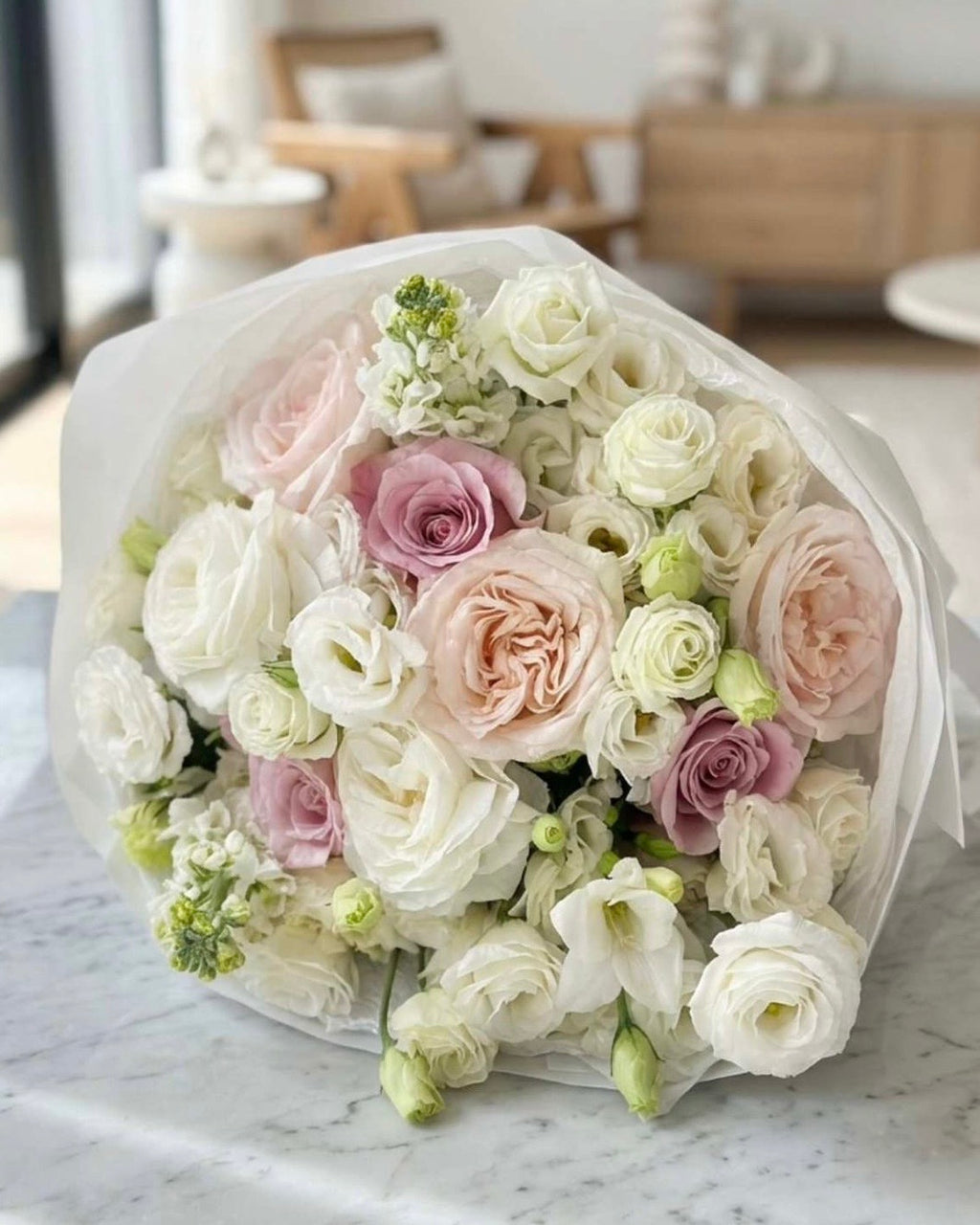 WHITE AND PINK FLOWER BOUQUET WITH ROSES AND EUSTOMA