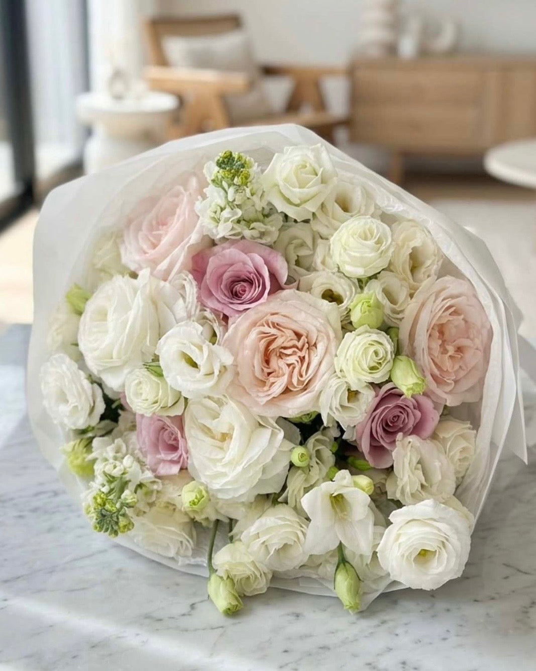 WHITE AND PINK FLOWER BOUQUET WITH ROSES AND EUSTOMA