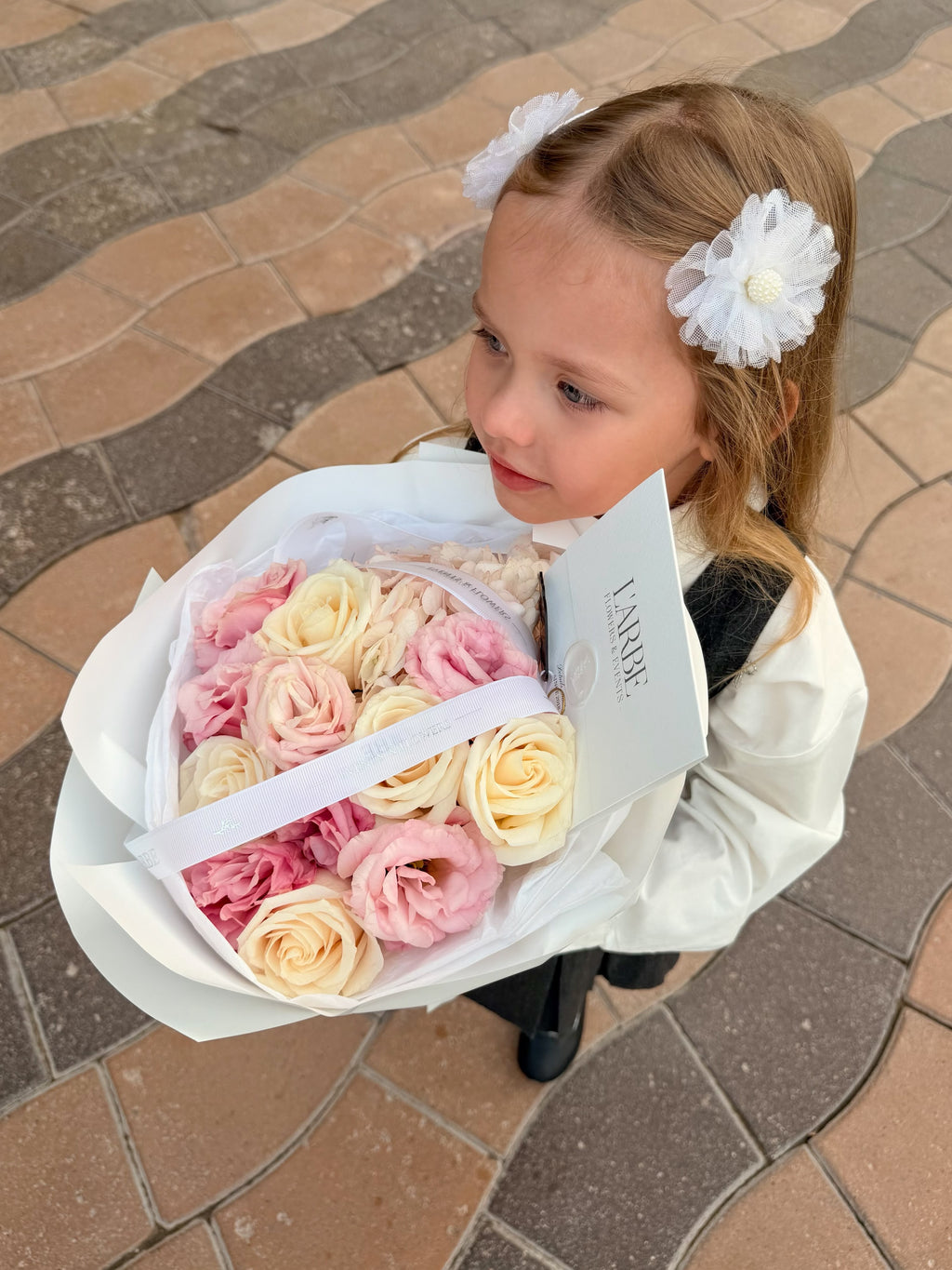 FLOWERS BOUQUET WITH WHITE AND PINK ROSES