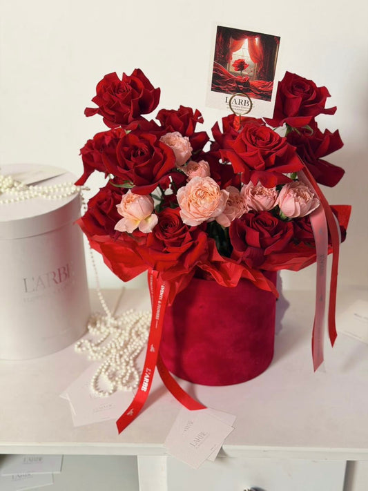 FLOWERS RED VELVET BOX WITH ROSES “ROMEO” V122