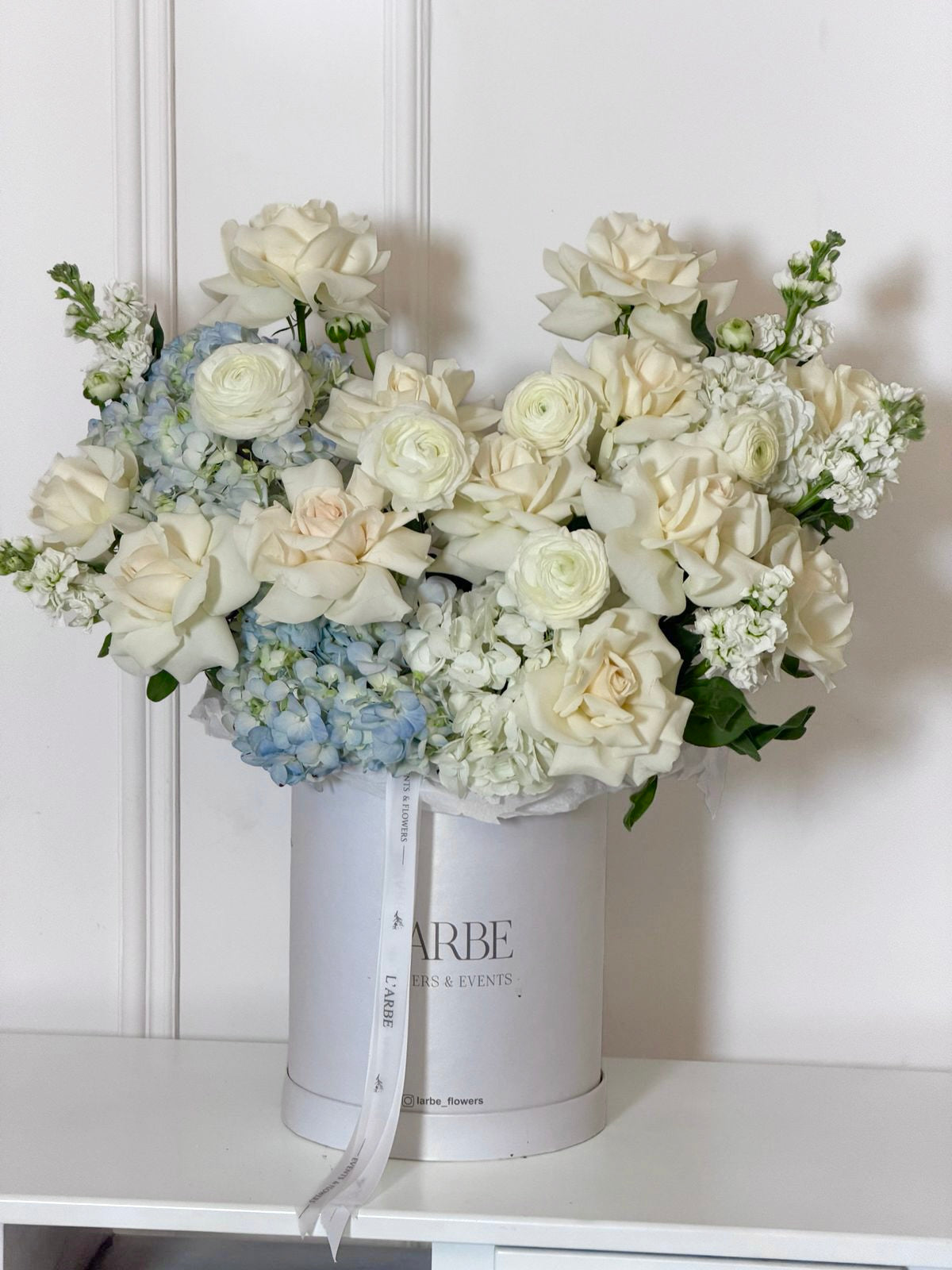 FLOWERS BOX WITH ROSES AND HYDRANGEA “BELLE”