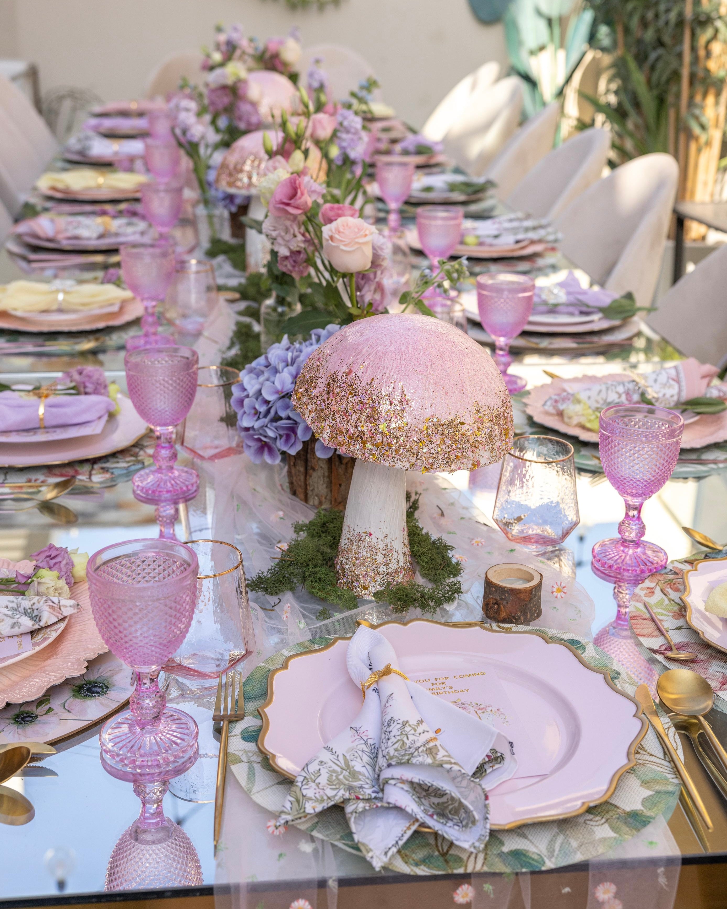 Decorations table for 20 people (also possible rent table/chairs)