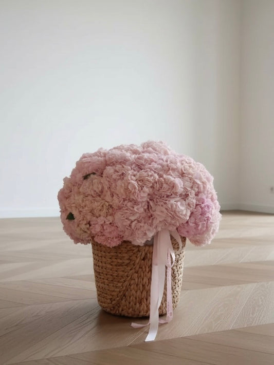 FLOWERS BASKET WITH PINK HYDRANGEA 51 PCS