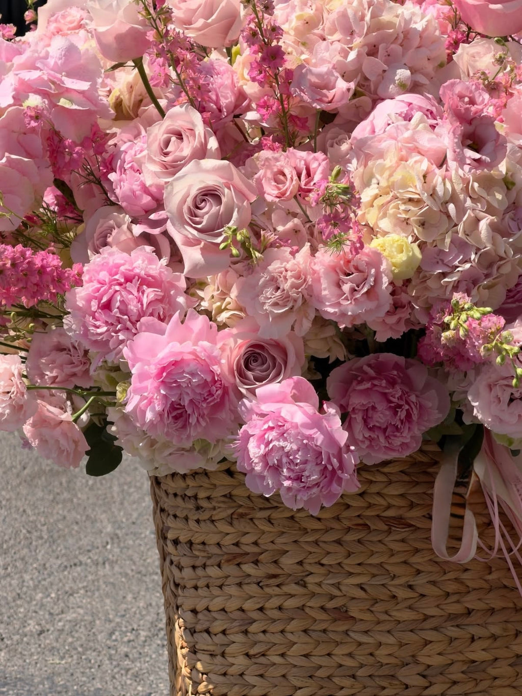 WOW PINK FLOWERS BASKET