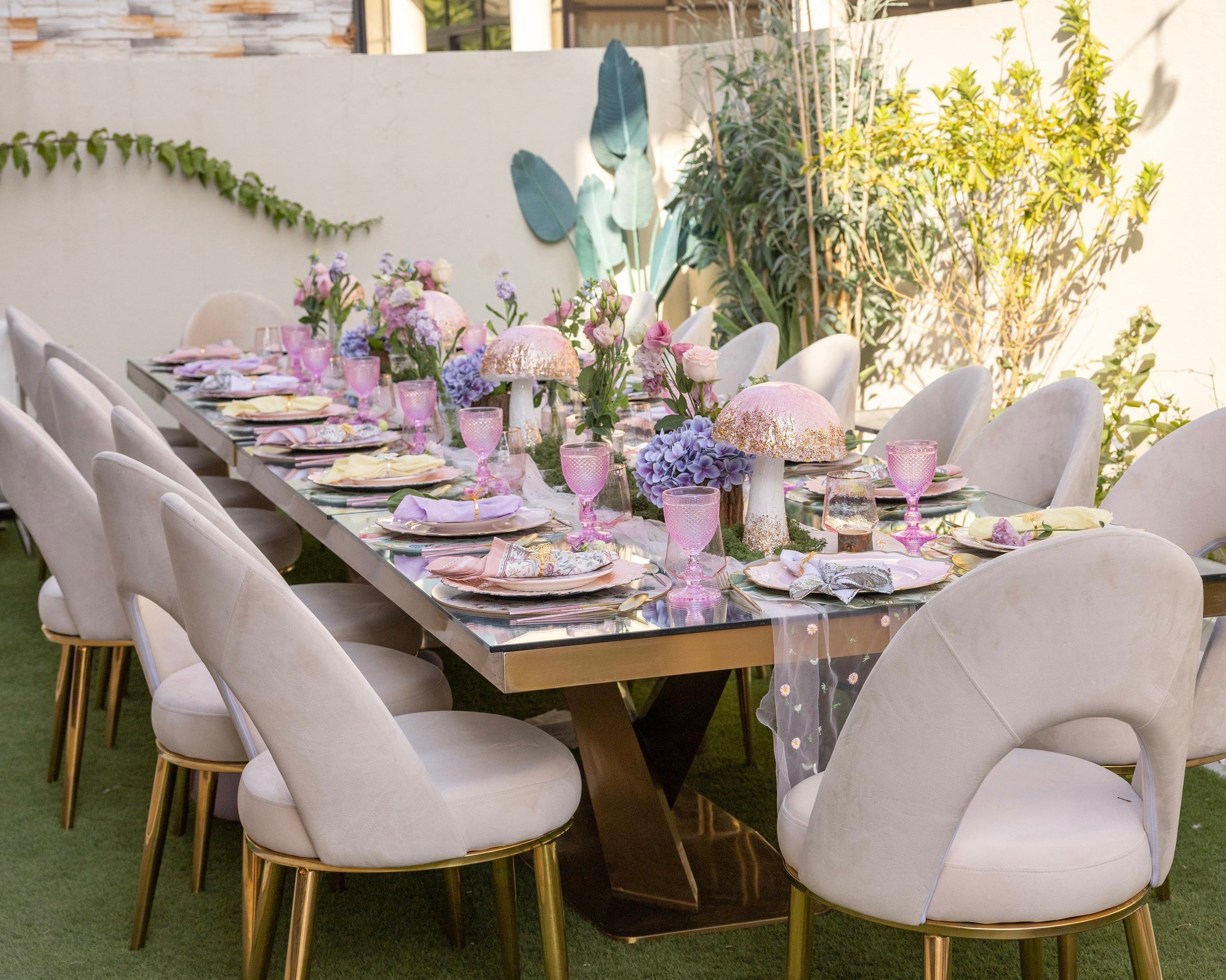 Decorations table for 20 people (also possible rent table/chairs)