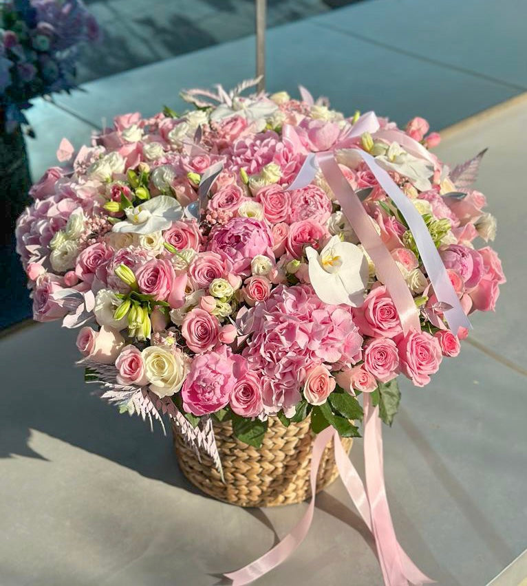 Mix flowers basket “Regina”