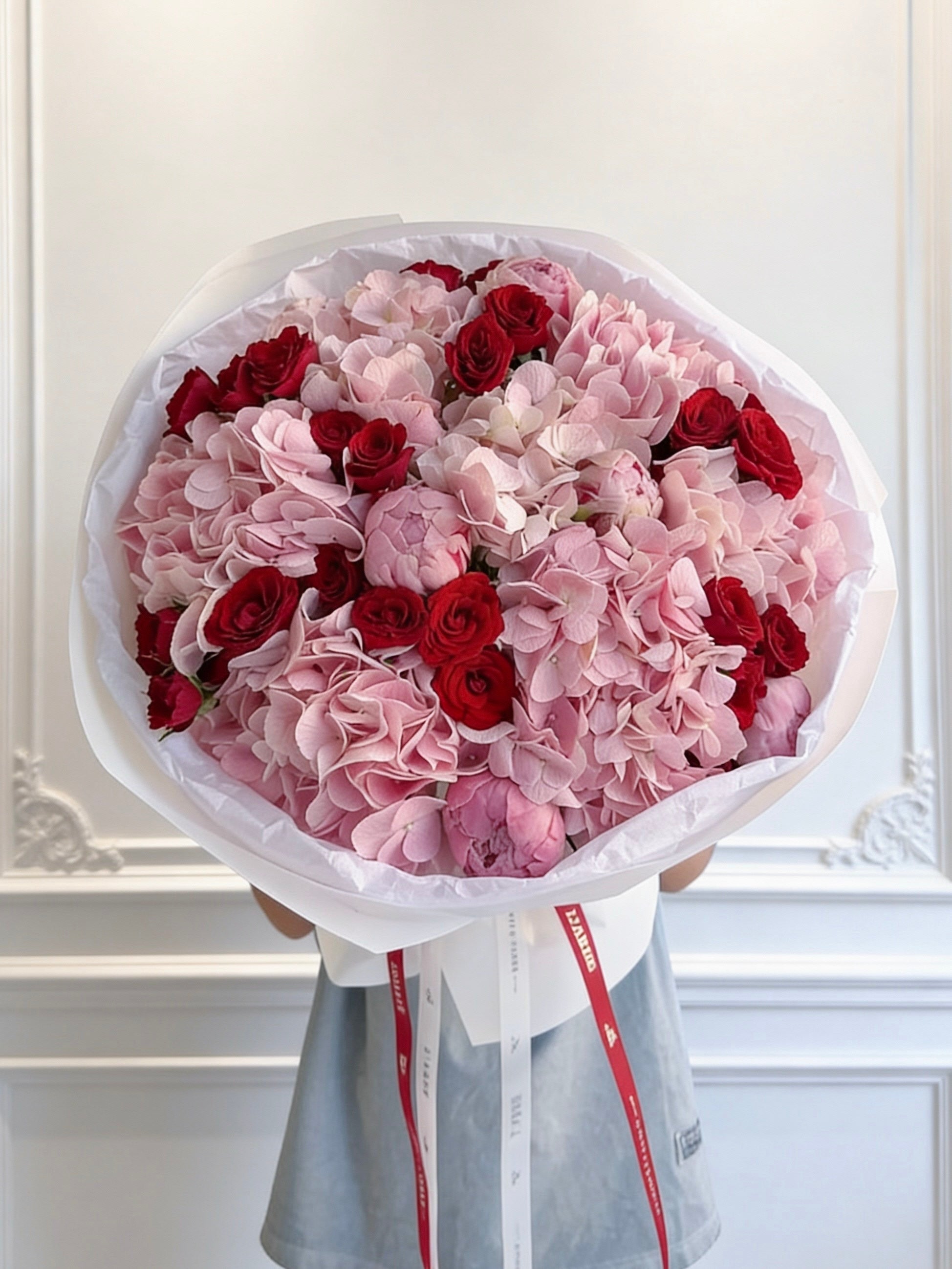 PINK HYDRANGEA WITH PEONIES AND RED ROSES “NIONIKA”