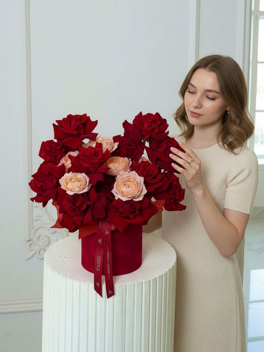 VALENTINE’S FLOWERS RED VELVET BOX WITH ROSES “ROMEO” V122
