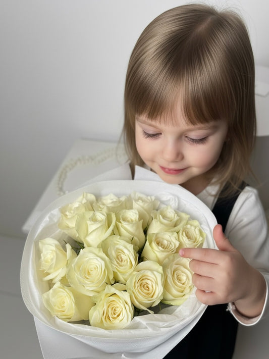 FLOWERS BOUQUET WITH WHITE MINI ROSES 15 PCS