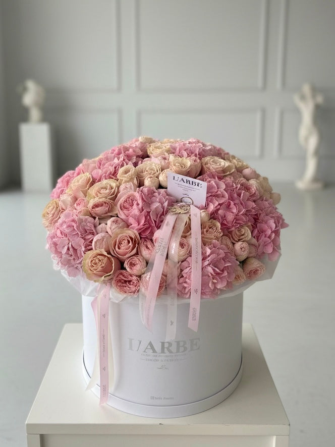FLOWERS BOX WITH PINK ROSES AND HYDRANGEAS “EUPHORIA”
