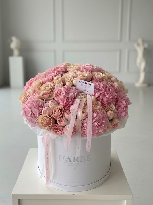 FLOWERS BOX WITH PINK ROSES AND HYDRANGEAS “EUPHORIA”