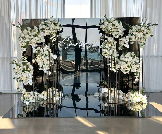 Black acrylic photozone with flowers