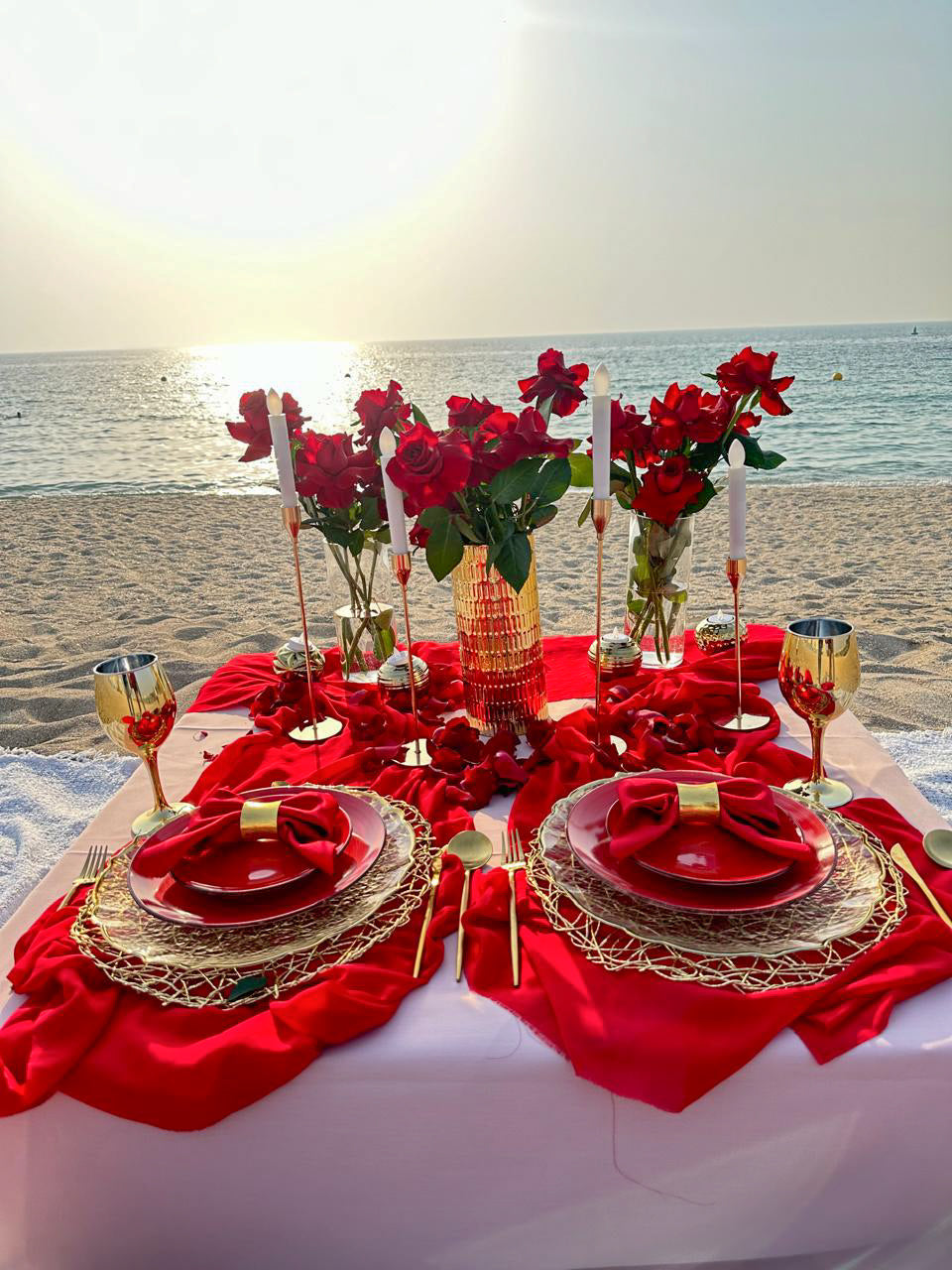 Romantic dinner for two with real flowers (decor rent)