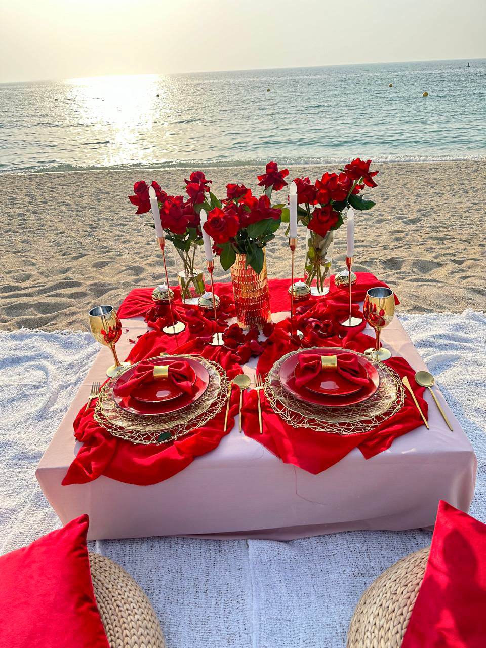 Romantic dinner for two with real flowers (decor rent)