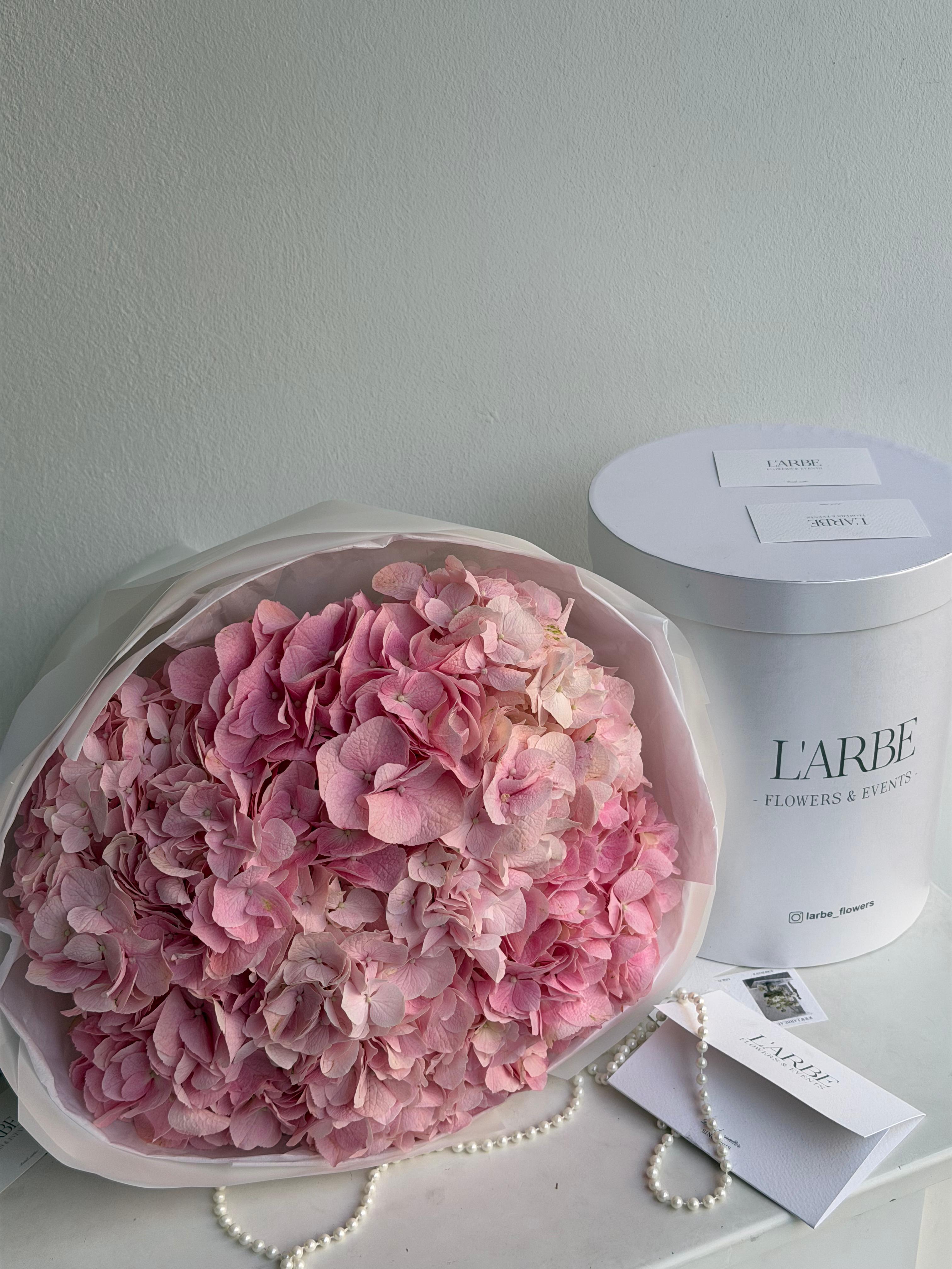 FLOWERS BOUQUET WITH HYDRANGEAS 6 PCS