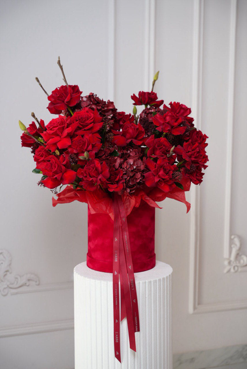 VALENTINE’S FLOWERS RED BOX VELVET WITH ROSES AND HYDRANGEAS V104 “Raf”