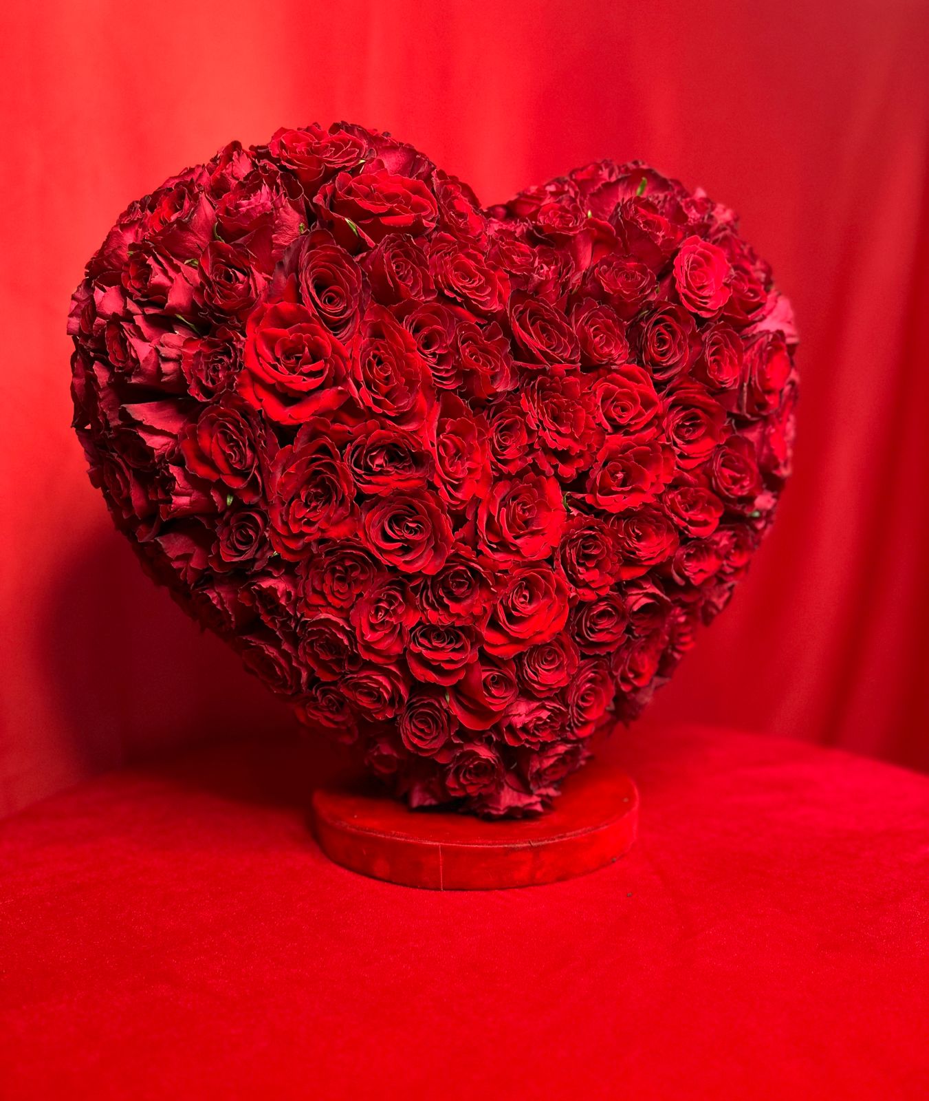 Valentine’s Real Heart from 271 roses. From all sides