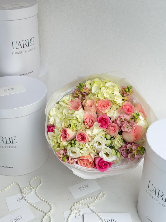 FLOWERS BOUQUET WITH ROSES AND HYDRANGEA “LUNA”