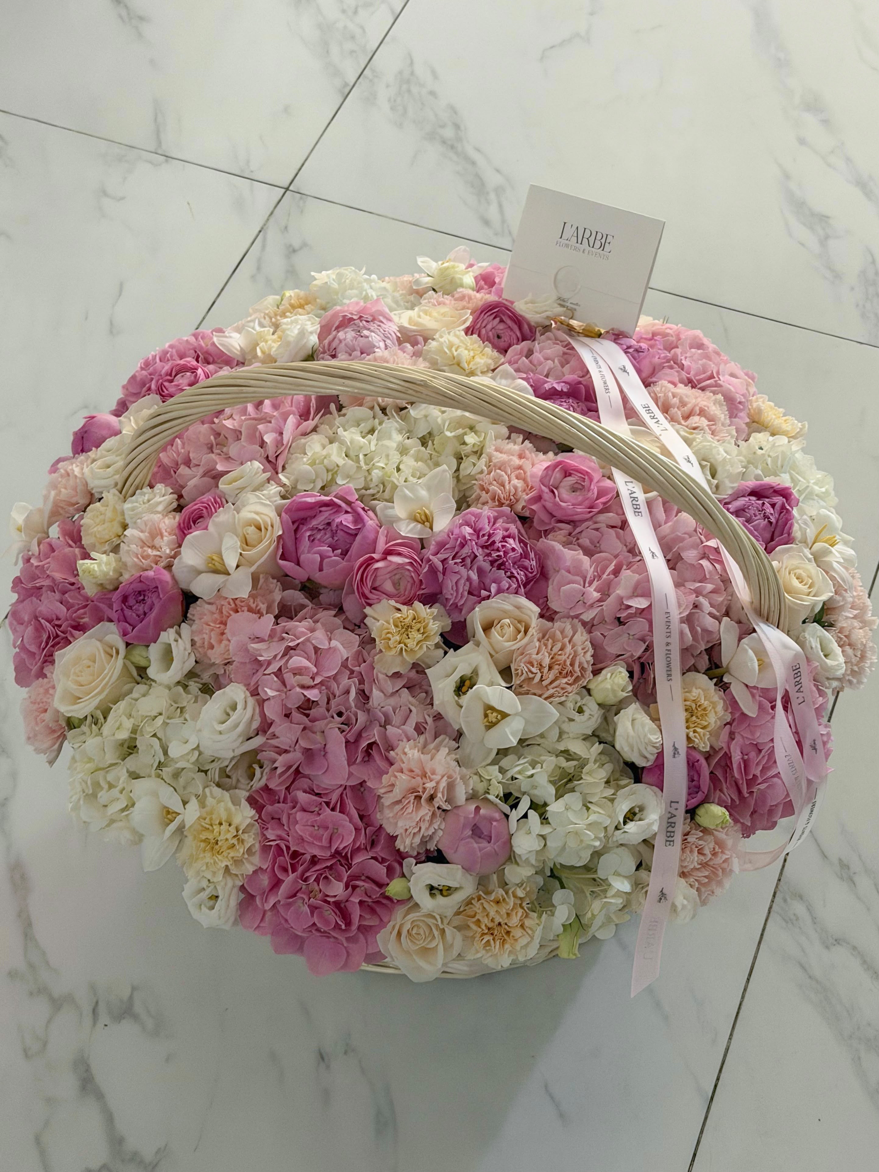 FLOWERS BASKET WITH TENDER MIX