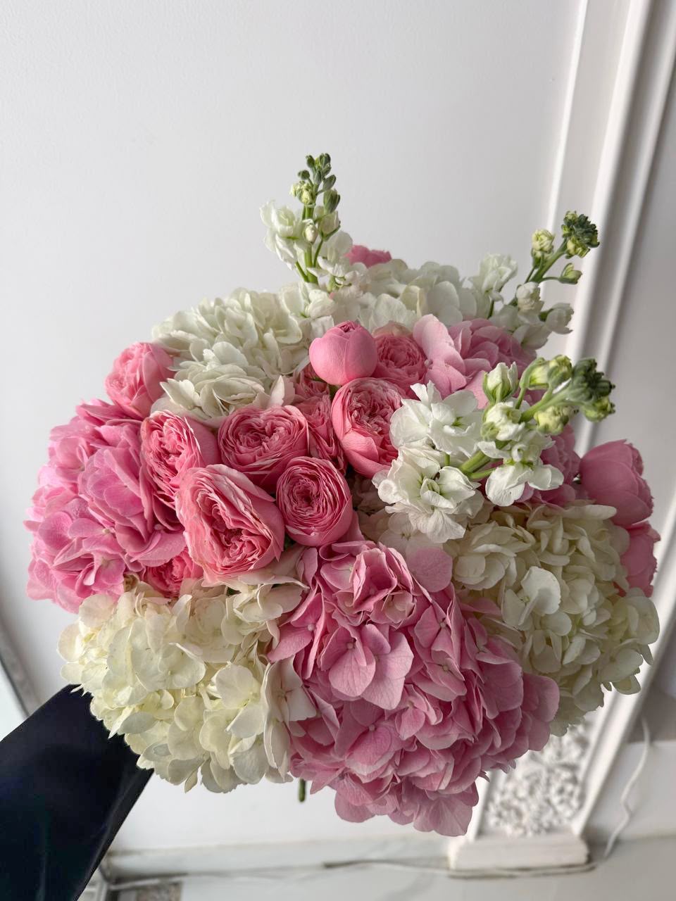 FLOWERS BOUQUET MIX WITH HYDRANGEAS AND ROSES